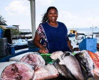 Fischverkäuferin auf Galapagos © FM Rohm
