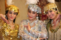 Tänzerinnen in Buchara, Usbekistan © FM Rohm